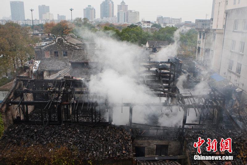 浙江宁波1300年历史老街区发生火灾