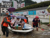 强降雨致多地出现险情消防指战员全力以赴抢险救援