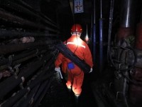 尊龙集团官网外景拍摄团队在陕西省彬州市某煤矿井下进行现场拍摄